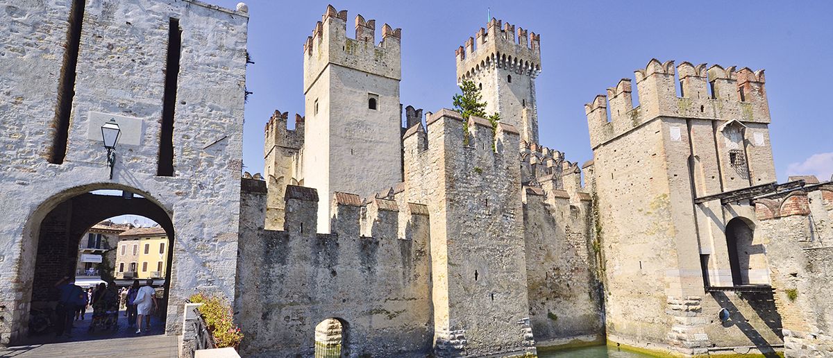 Zamek rodziny Scaligerich, inaczej Rocca Scaligera w Sirmione